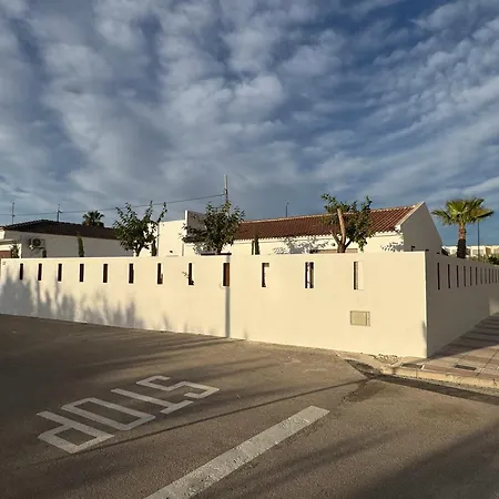 Corona Beach Villa *