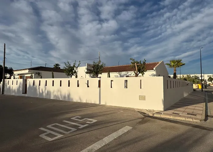 Corona Beach Villa *